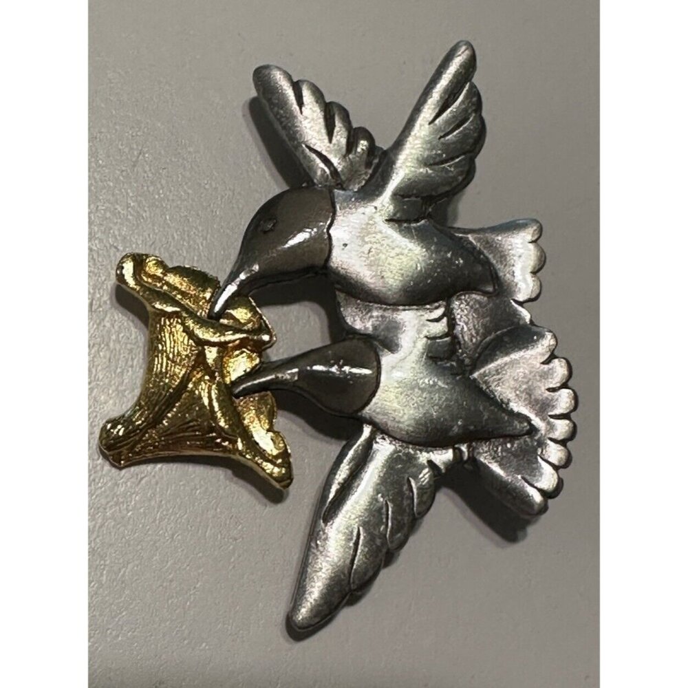 Vintage Shields Pewter 2 Hummingbirds Birds Fly Gold Tone Flower Pin brooch